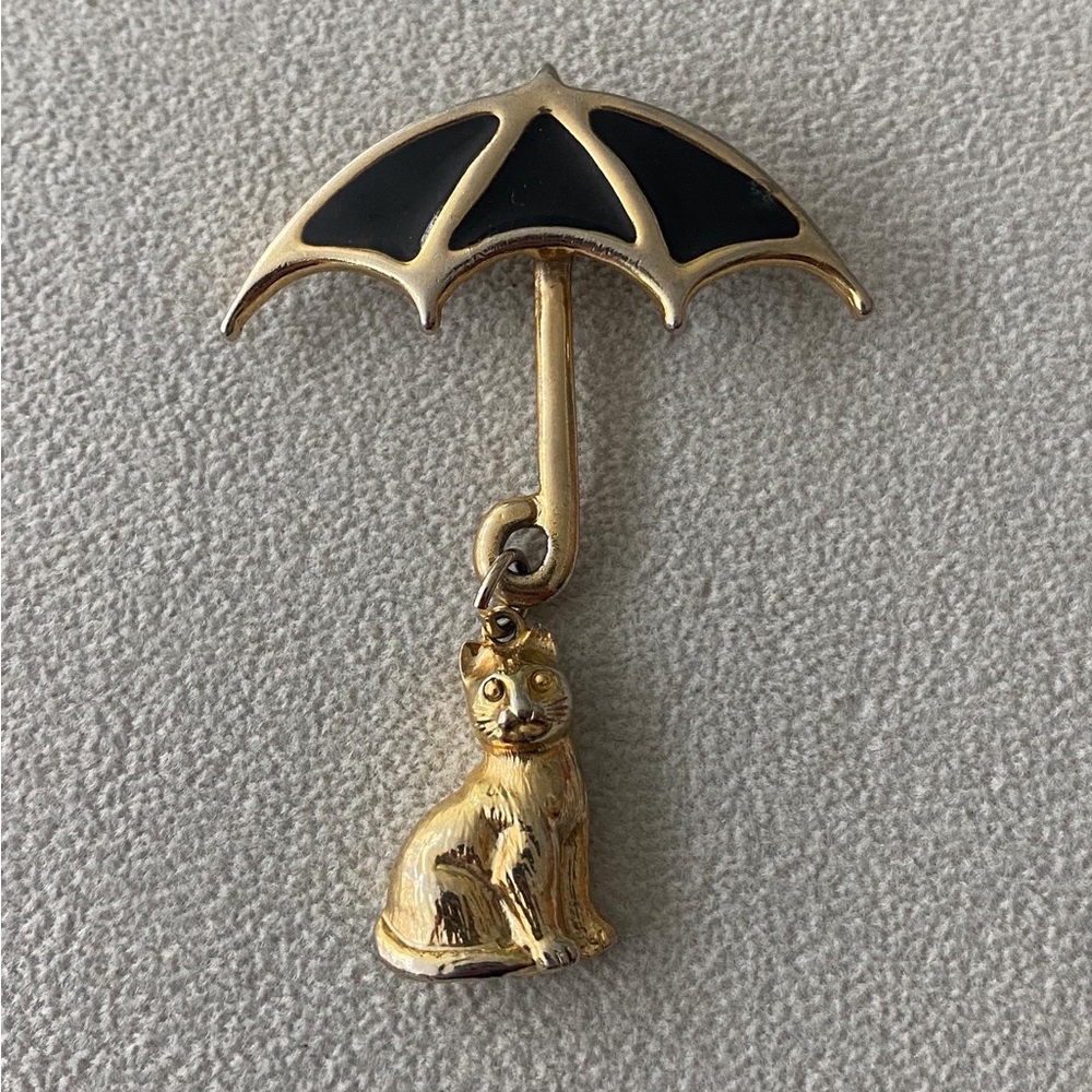 Vintage gold tone small cat under black enamel umbrella pin brooch